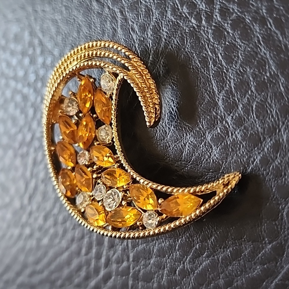 VTG Gold Brooch - Picture 3 of 8